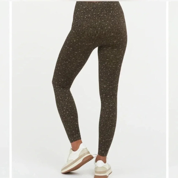 Spanx Look At Me Now Seamless Womens Leopard Olive Leggings Size Medium XL - Picture 2 of 9